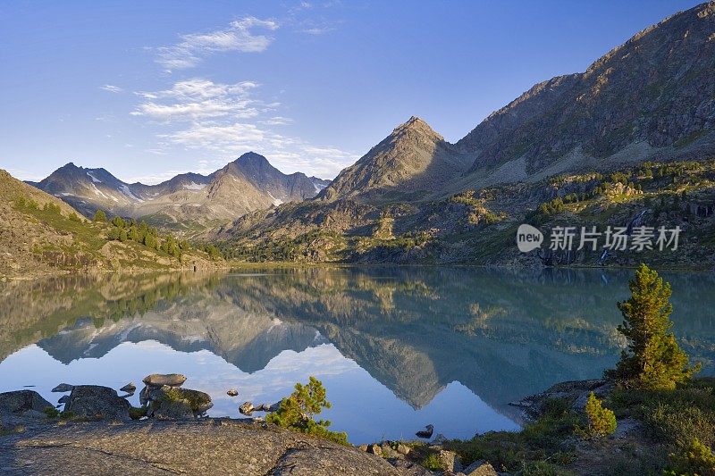 Darashkol lake。Altay动机。